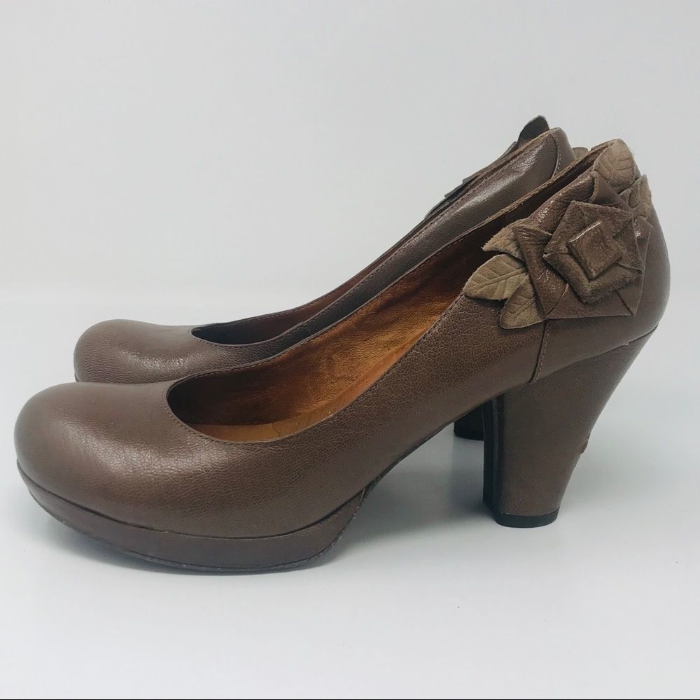 Naya Leather Heels with Flower Embellishment